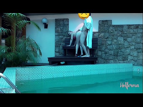 ❤️ Tus thawj coj caw tus tub txib mus rau hauv lub pas dej, tab sis tsis tuaj yeem tiv taus kub ️❌ Porn video ntawm hmn.123sex.ru%